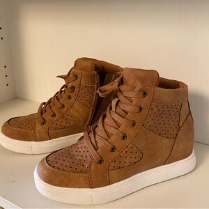 Cushionaire tan suede high top shoe/sneaker.  Wedge heel.  Zip sides